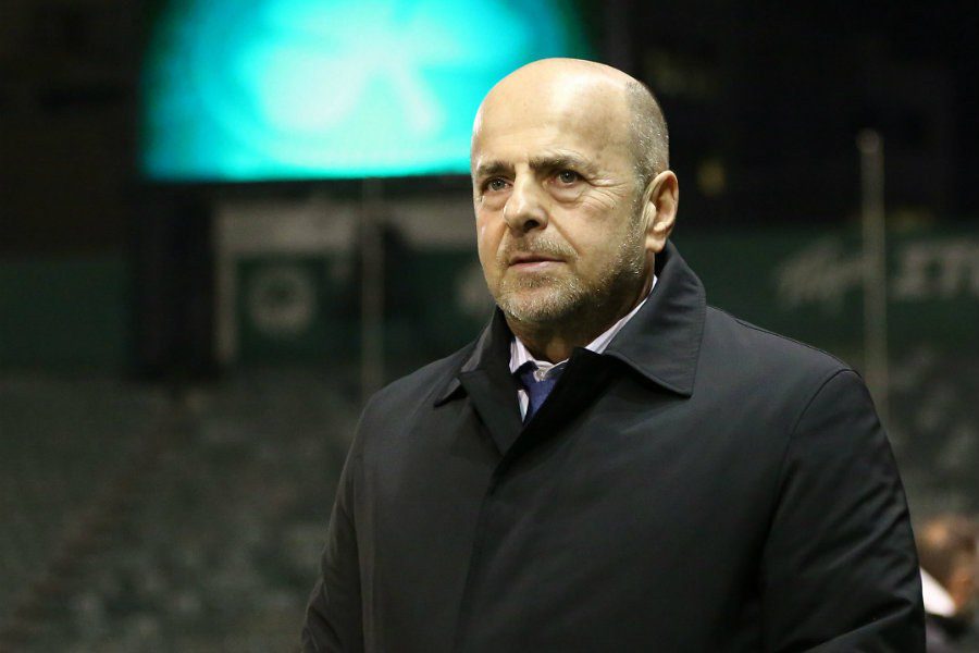 Τα λέει με στελέχη της ΠΑΕ