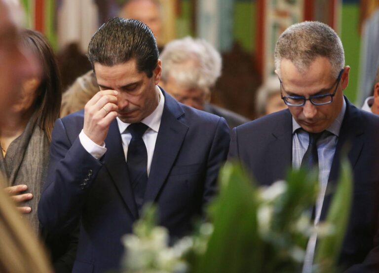 Πλήθος κόσμου στο πλευρό της οικογένειας Σφαιρόπουλου