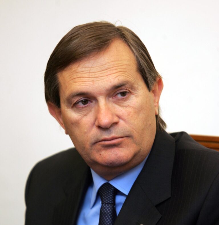 Κουκουλοφόροι χτύπησαν τον αρχιδιαιτητή Δημήτρη Γκρούτση