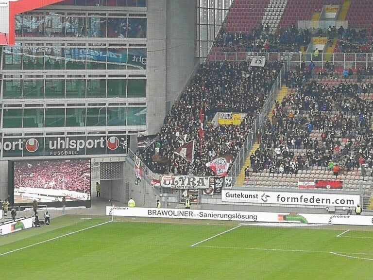 Οι οπαδοί της Ζανκτ Πάουλι για τη Super League (pic)