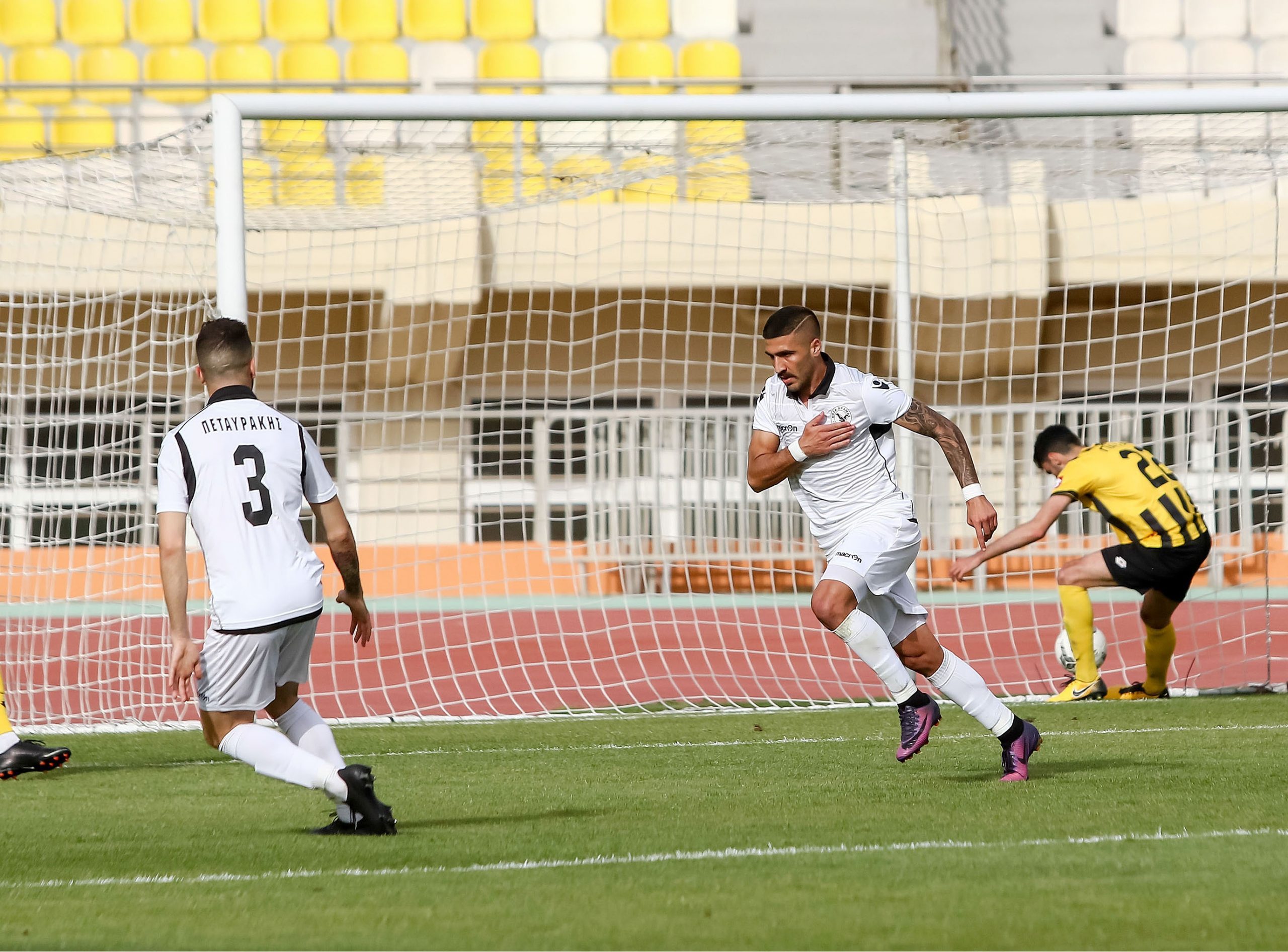 Πέρασε η Δόξα από το Παγκρήτιο, νίκες για τα φαβορί