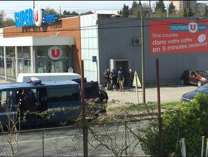 Τρομοκρατικό χτύπημα Γαλλία:Ελεύθεροι οι όμηροι–Ένας αστυνομικός τραυματίας (vid)