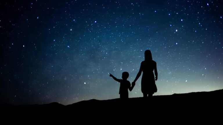 Ο δορυφόρος – «ντισκομπάλα» που θα προσγειωθεί σήμερα στη Γη (pics)