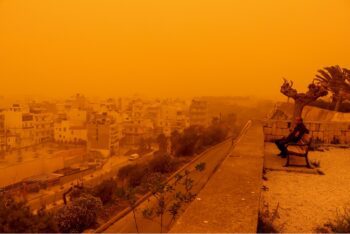Η αφρικανική σκόνη «σκέπασε» την Ελλάδα – Από την Κρήτη έφτασε στην Πρέβεζα (pics)