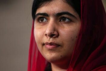 Κόσμος: Μαλάλα: Στο Πακιστάν ξανά μετά την επίθεση από τους Ταλιμπάν