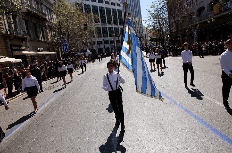 Αθήνα:Ολοκληρώθηκε η μαθητική παρέλαση (vid)