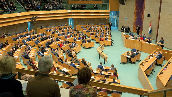 Ολλανδία: Απόπειρα αυτοκτονίας μέσα στο κοινοβούλιο (vid)