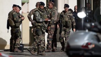 Γαλλία: Αυτοκίνητο προσπάθησε να πέσει πάνω σε στρατιωτικούς