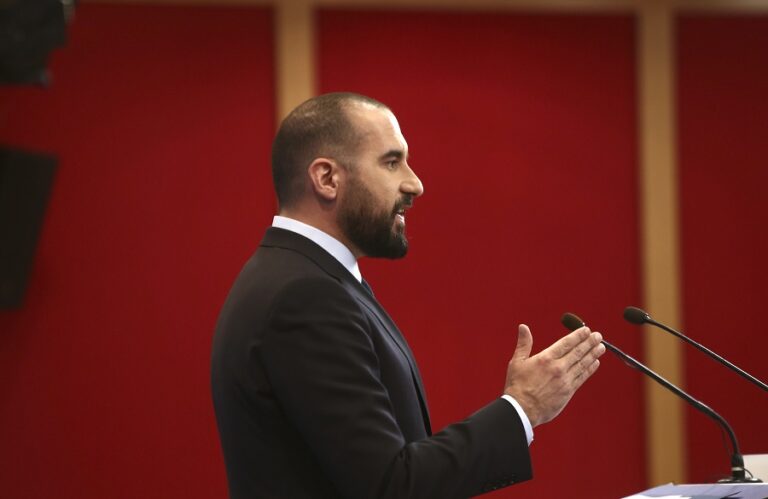 Τζανακόπουλος: Διέψευσε τη μεταφορά των δύο στρατιωτικών στο δικαστήριο