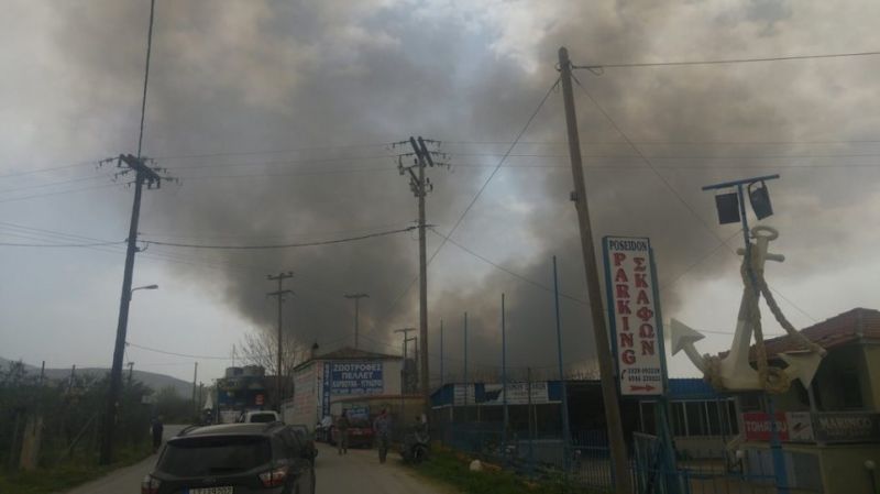 Βόλος: Έκρηξη και πυρκαγιά σε εργοστάσιο – Ένας νεκρός