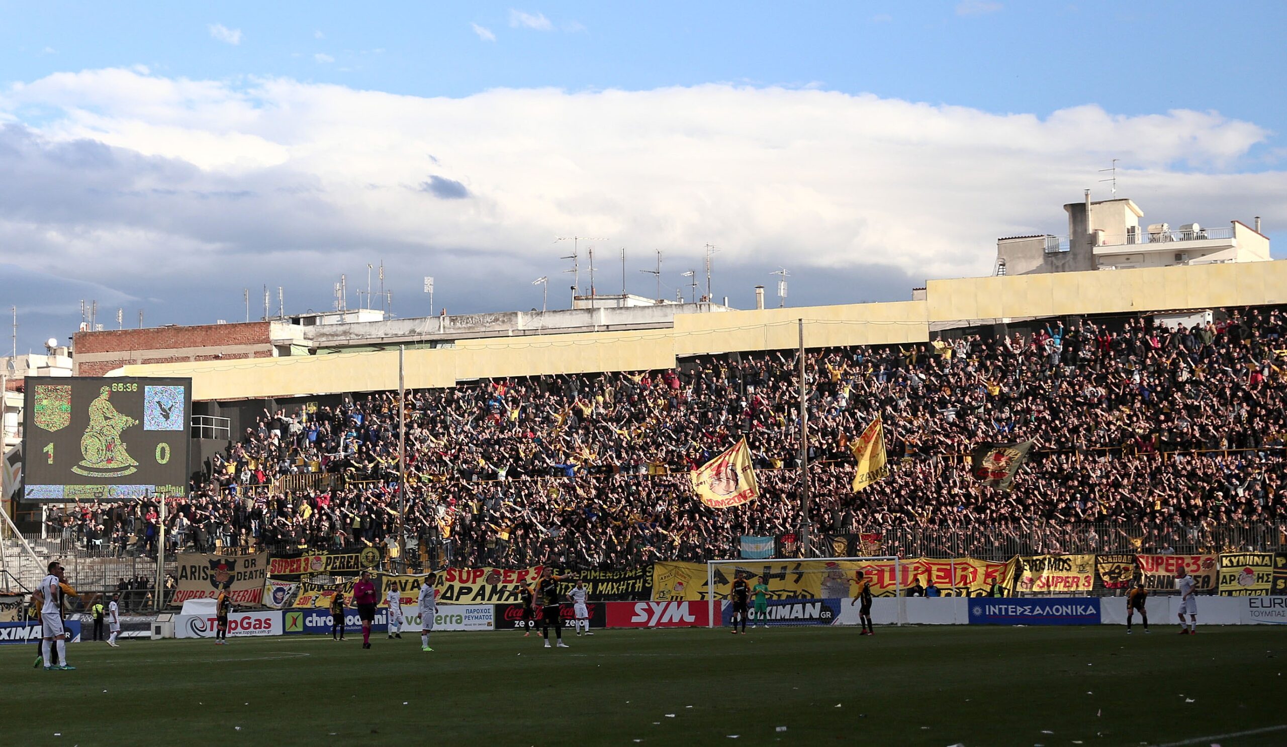 Στρώθηκε το… χαλί στο Κλεάνθης Βικελίδης (vid)