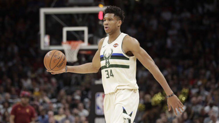 «Giannis»: «Συγκινούμαι όταν βλέπω ελληνική σημαία στο γήπεδο» (vid)