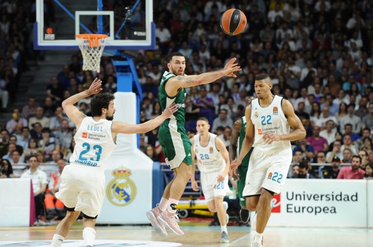 Στέλνουν τον Τζέιμς στο Μιλάνο! Τι απάντησε ο παίκτης (pics)