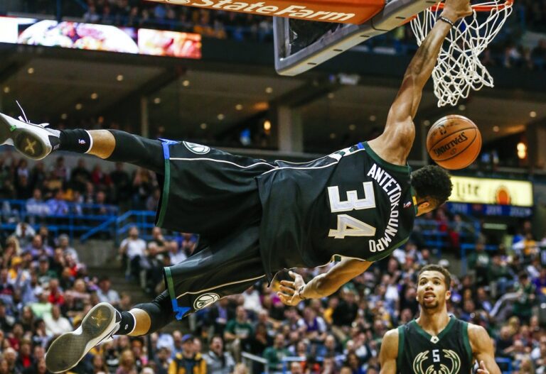 Ανάμεσα στους αθλητικούς… Μίδες ο Αντετοκούμπο! (pics)