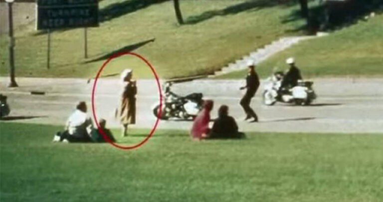 Ποια ήταν η μυστηριώδης γυναίκα που ίσως είχε κινηματογραφήσει τη δολοφονία του JFK;