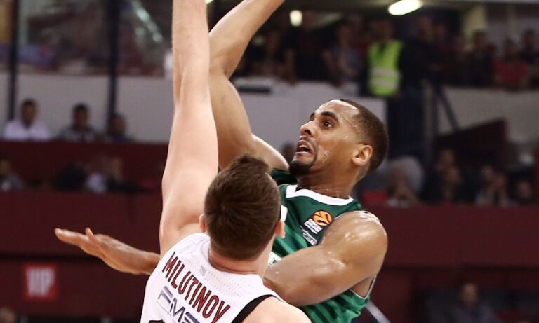 Ντέιβις: «Ακολουθούμε πιστά τον Σάρας, αυτά μας είπε πριν από το τζάμπολ»