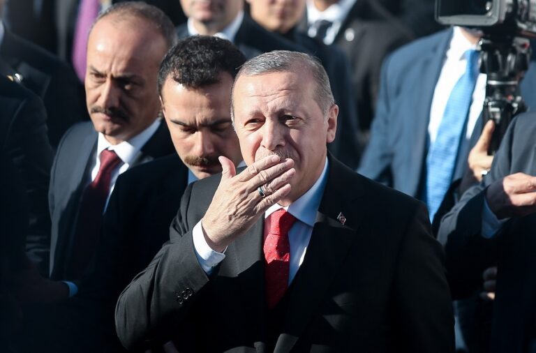 Ερντογάν:«Πρώτα τους 8, μετά τους Έλληνες στρατιωτικούς»