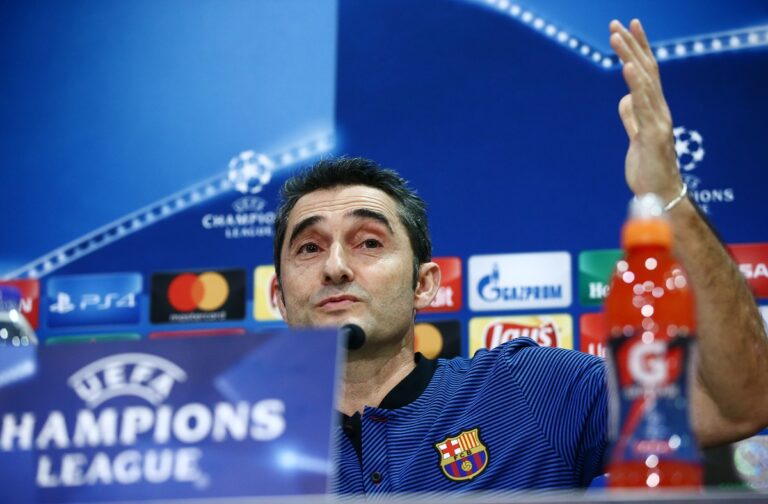 Στρίμωξαν τον Βαλβέρδε οι δημοσιογράφοι