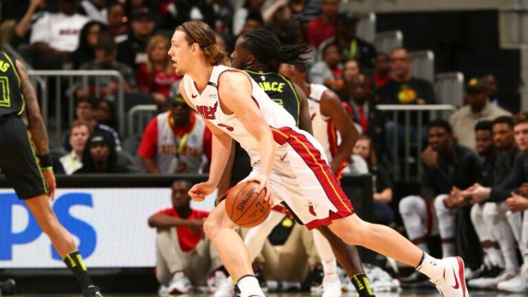 Εξαιρετικός ο Ντόρσεϊ στην ήττα των Χοκς…