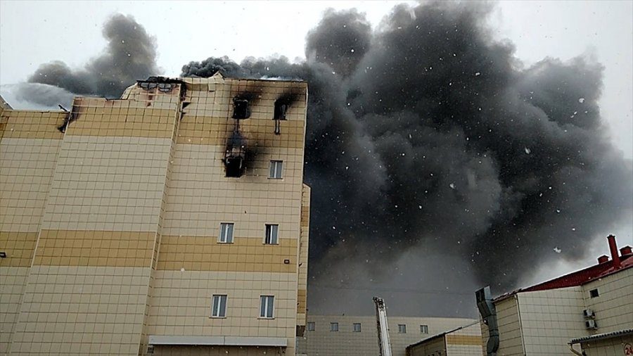 Παραιτήθηκε ο κυβερνήτης του Κεμέροβο μετά τη φονική πυρκαγιά στο εμπορικό κέντρο