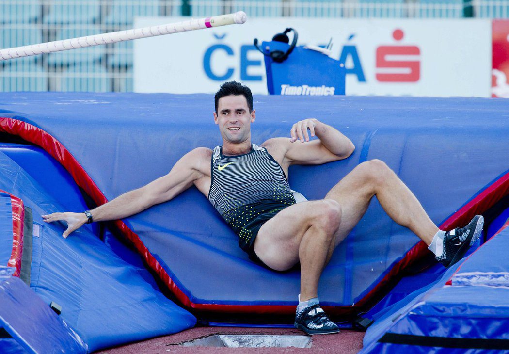 Αθλητής έδωσε το χρυσό του μετάλλιο στον αντίπαλό του