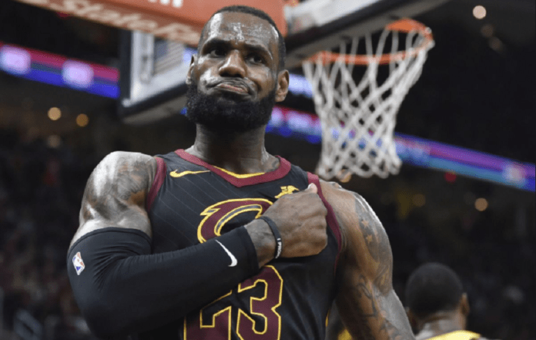 ΛεΜπρόν: «Είμαι κουρασμένος, θέλω να πάω σπίτι» (vid)