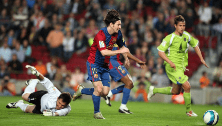 Η μέρα που ο Μέσι… «αντέγραψε» τον Μαραντόνα (vid)