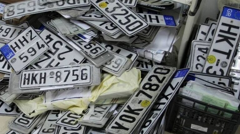 Επιστροφή πινακίδων από τη Δημοτική Αστυνομία της Αθήνας, λόγω Πάσχα