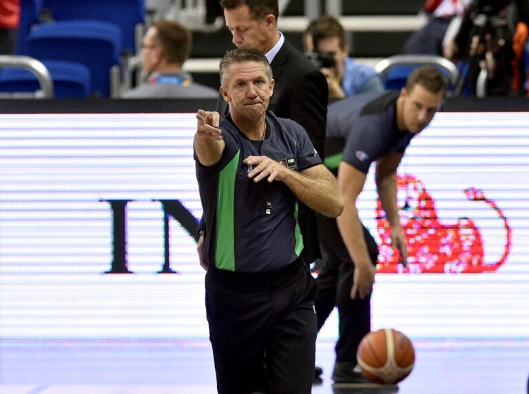 Ο Ράντοβιτς σφυρίζει τον Παναθηναϊκό στο Game 4