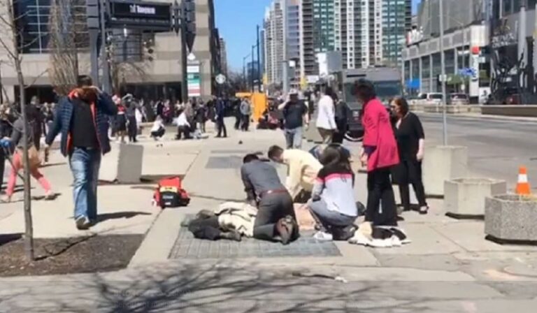 Αυτό είναι το βίντεο της σύλληψης υπόπτου για το μακελειό στο Τορόντο…