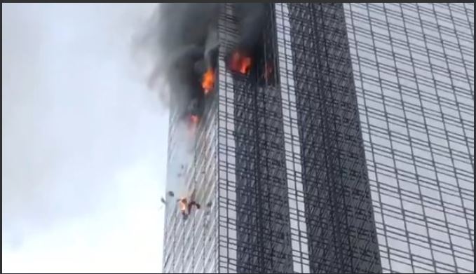 Φωτιά στον Trump Tower στη Ν. Υόρκη (pic/vid)