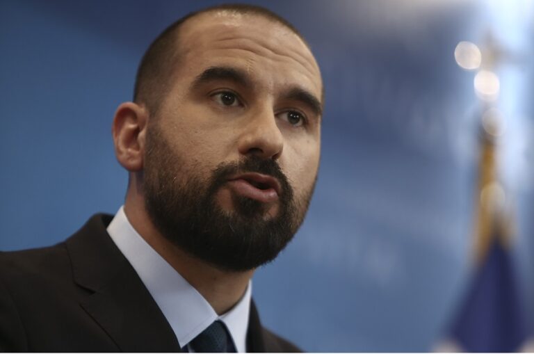 Τζανακόπουλος για την κράτηση των Ελλήνων στρατιωτικών: «Έχει αρχίσει να ξεπερνά τα όρια»