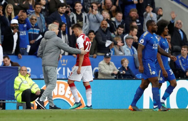 Διαφώνησε ο Βενγκέρ με την κόκκινη του Μαυροπάνου