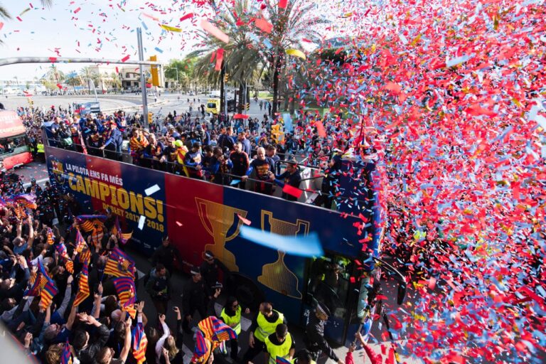 Το έριξαν στις πίτσες οι «μπλαουγκράνα»! (vid)