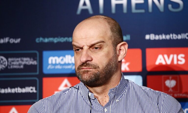 Μίτροβιτς: «Ζούμε ένα όνειρο, ελπίζουμε να πάρουμε το τρόπαιο»