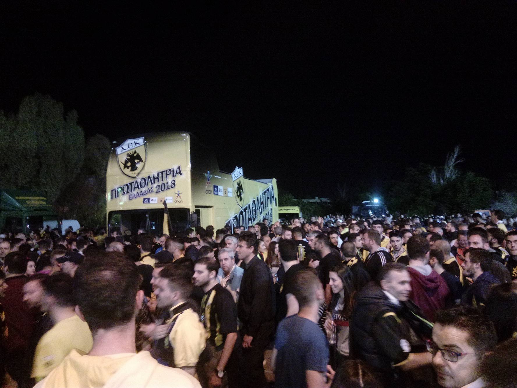 Το γλέντι τίτλου στη Ν. Φιλαδέλφεια (pics+vids)