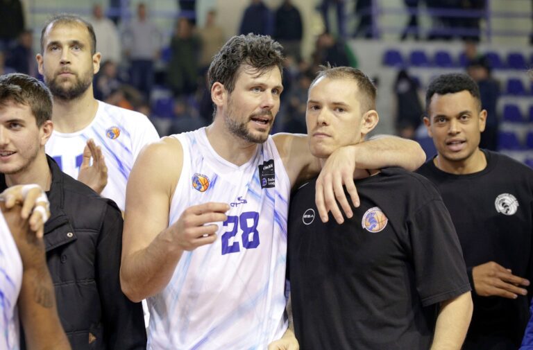 Με νέο νούμερο στη φανέλα ο Μπάρλος