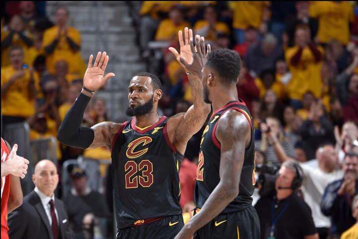 «Περάστε, σκουπίστε, τελειώσατε» από την παρέα του ΛεΜπρόν! (vid)