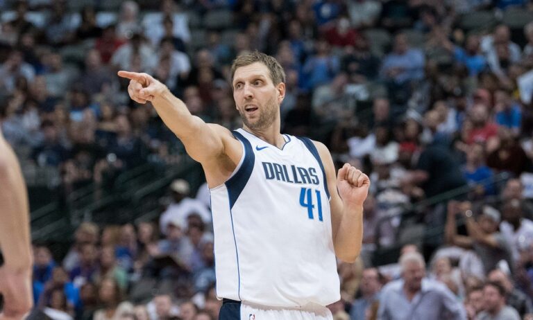 Το καλωσόρισμα του Νοβίτσκι στον Ντόντσιτς (pic)