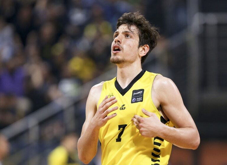 Φλιώνης: «Δεν θέλουμε να τελειώσει η σεζόν για εμάς»