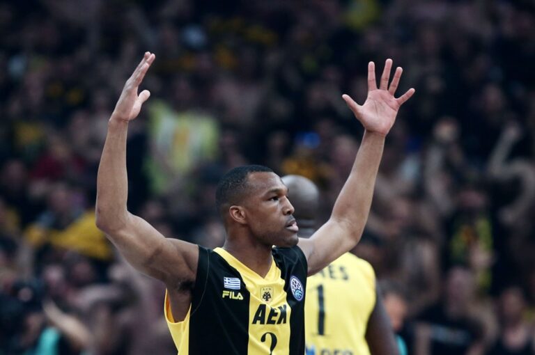 Ο φωτισμένος κύριος Mάικ Γκριν (vids)