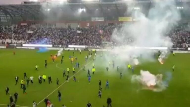 «Ντου» οπαδών της Γκρενόμπλ στους ποδοσφαιριστές τους! (vid)