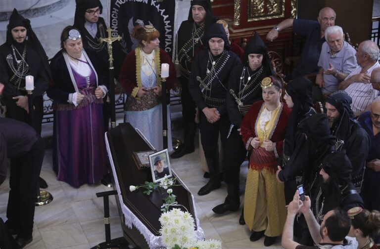 Το τελευταίο αντίο στο Χάρρυ Κλυνν (pics)