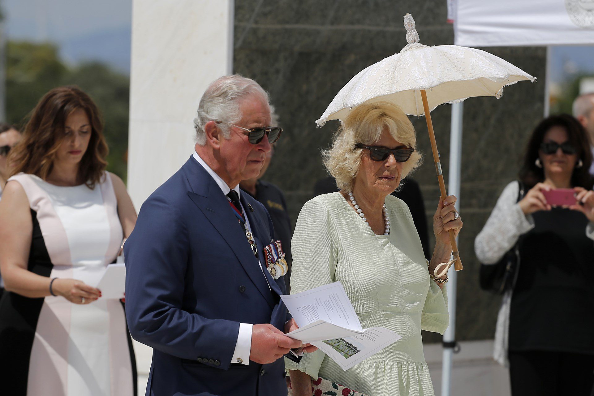Πρίγκιπας Κάρολος: Κατάθεση στεφάνου στο συμμαχικό νεκροταφείο (vid)