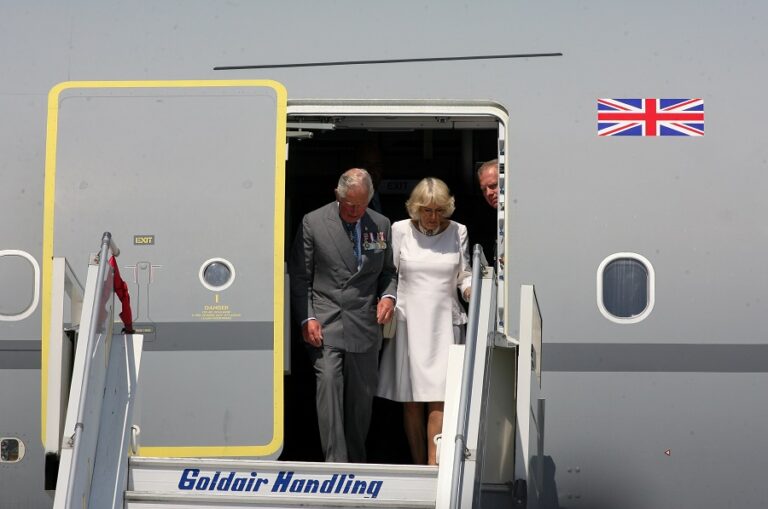 Έφτασαν στην Αθήνα Κάρολος και Καμίλα (pics)