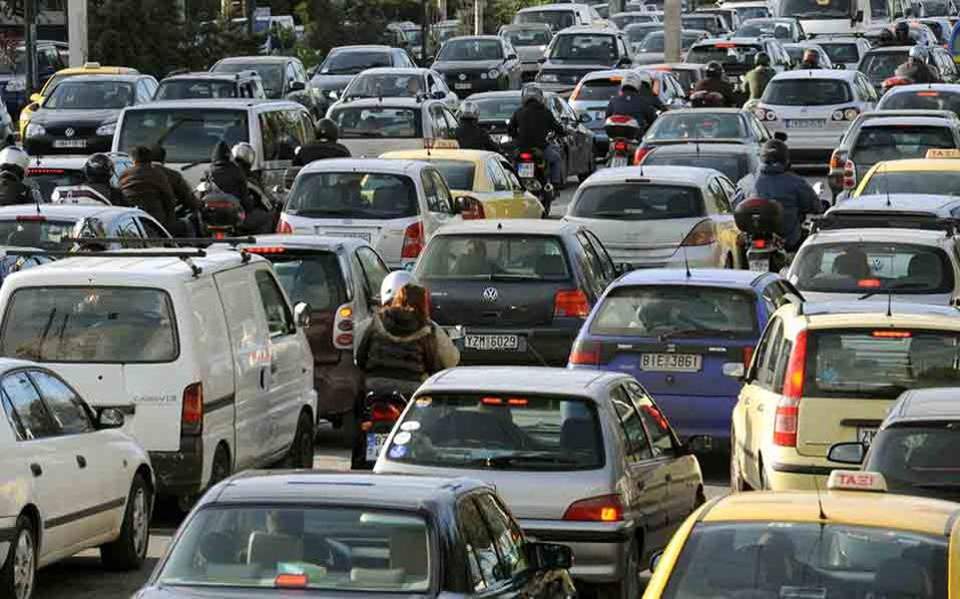 Κυκλοφοριακά προβλήματα στους δρόμους – Εξαιρετικά αυξημένη η κίνηση