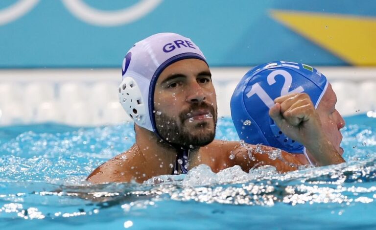 «Κρέμασε» το σκουφάκι του ο Θεοδωρόπουλος!