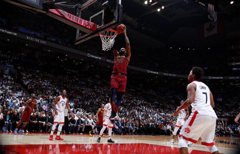 Υποκλίθηκαν ξανά οι Ράπτορς στον «Βασιλιά» Λεμπρόν! (vid)