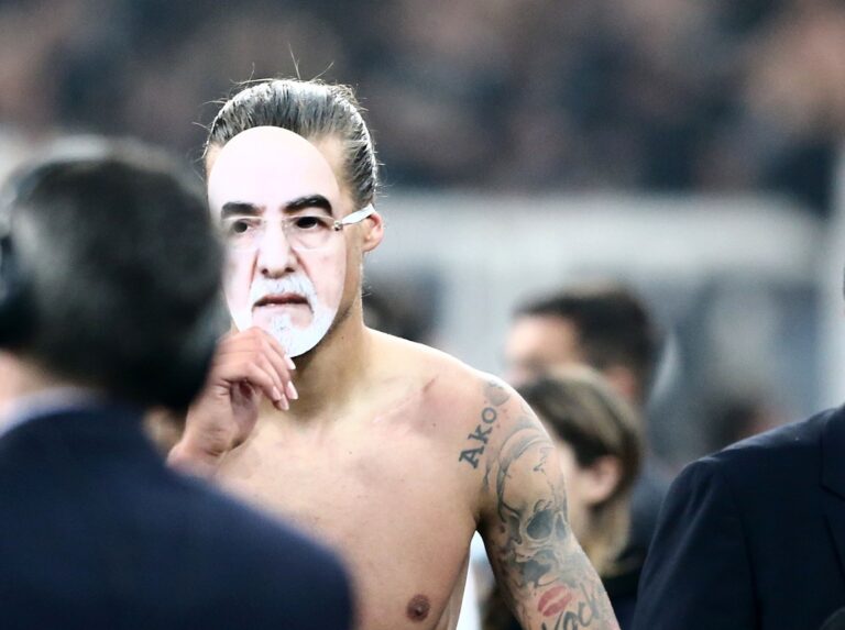 Με μάσκες Σαββίδη και μπλουζάκια… double 2018! (pics)