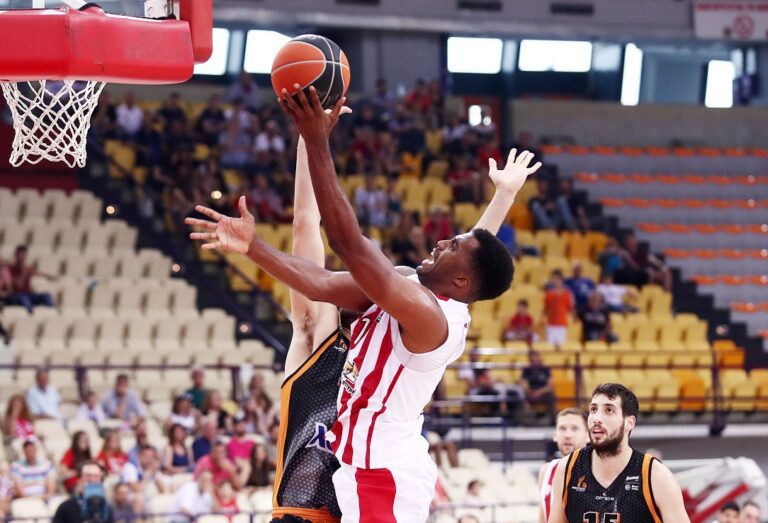 «Παράπονα» Μακ Λιν για την εικόνα στο ΣΕΦ